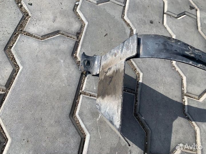 Крепление топливного бака Audi Q7 4LB BAR 2006