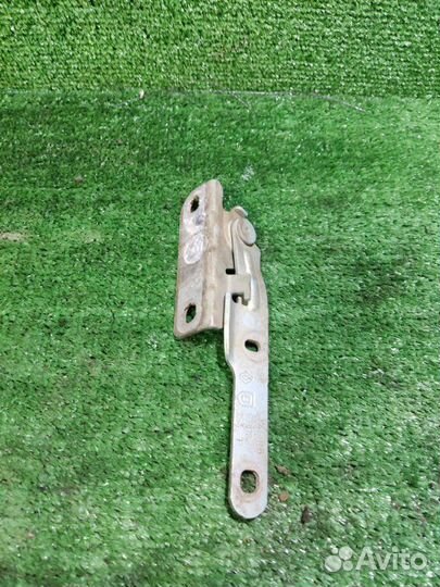 Петля капота правая Renault Logan