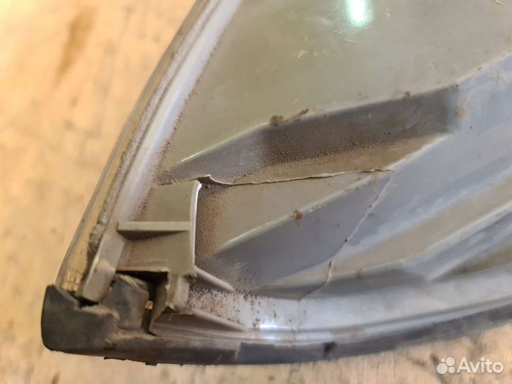 Передний правый поворотник Mercedes W140