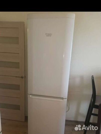 Холодильник ariston бу