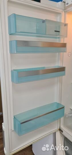 Холодильник Siemens KG39P320