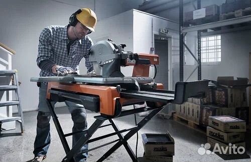 Плиточник в мастерскую