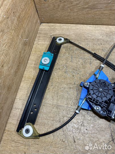 Стеклоподъемник задний левый VW Touareg GP C88