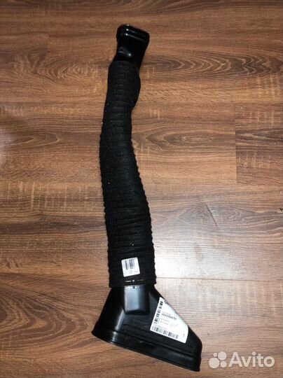 Патрубок фильтра воздушного левый (A6420948797)