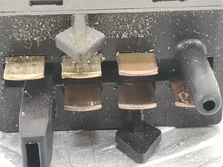 Кнопка обогрева заднего стекла Volkswagen Golf 4