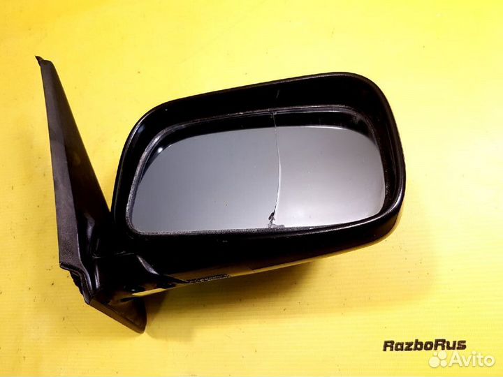 Зеркало правое Nissan Bluebird U14 с дефектом