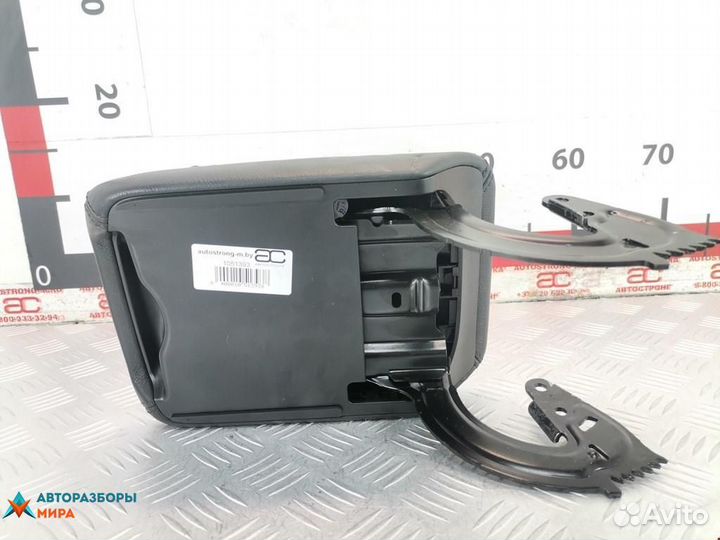 Подлокотник Audi A5 8T 2008 8K0864207C25D