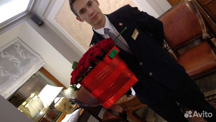 Розы в коробке 47 шт красные