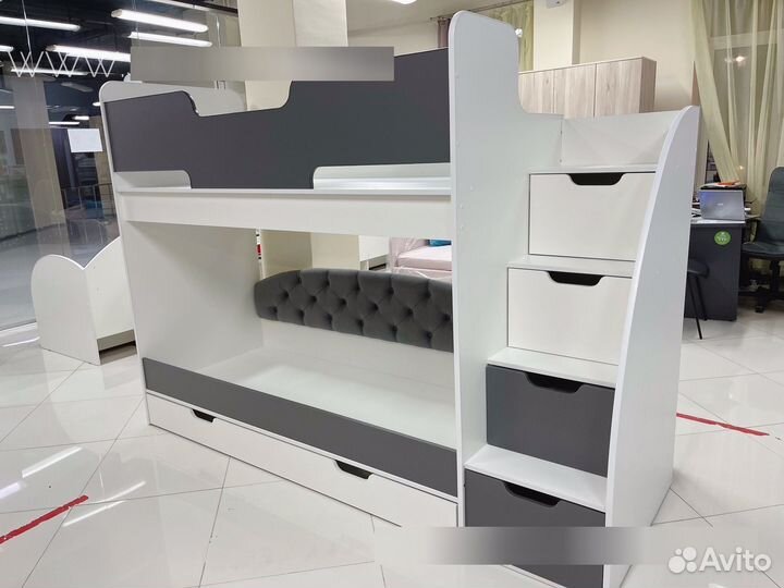 Двухъярусная кровать