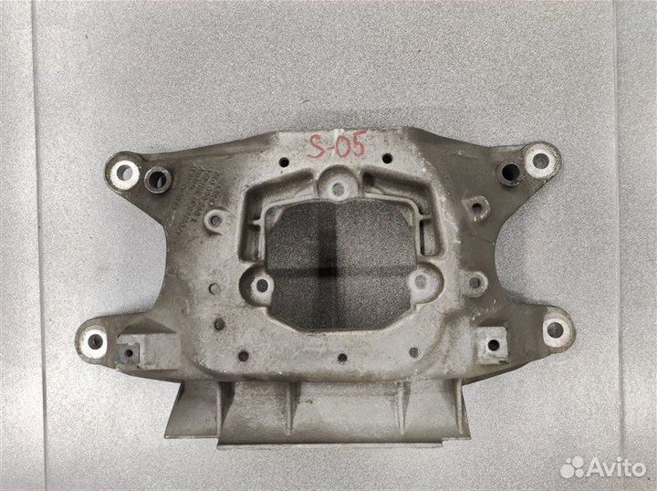 Кронштейн кпп Audi A4 B8