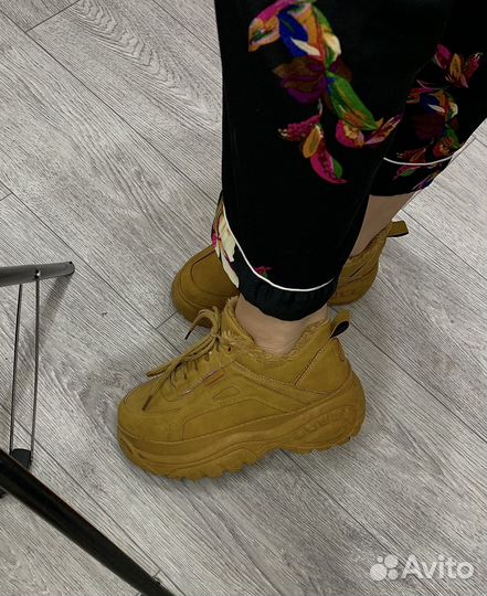 Кроссовки женские