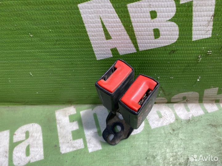 Замок ремня безопасности задний Ford Focus cdda