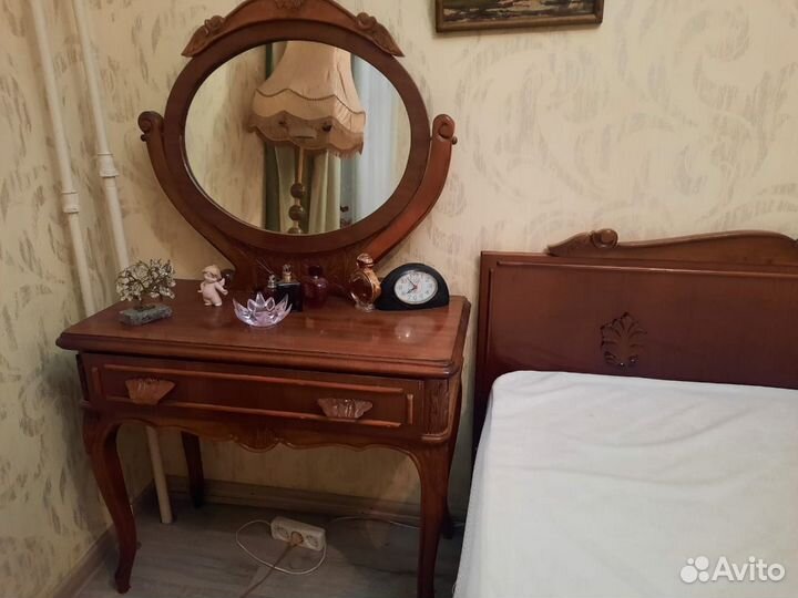 Спальный гарнитур