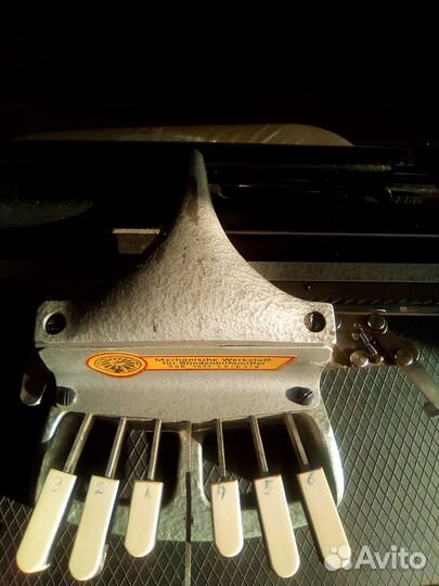 Печатная машинка для незрячих Брайля