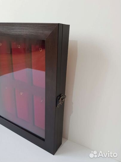 Витрина с планшетом для оформления коллекций