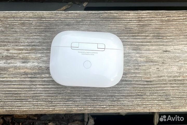 Оригинальный кейс Airpods Pro