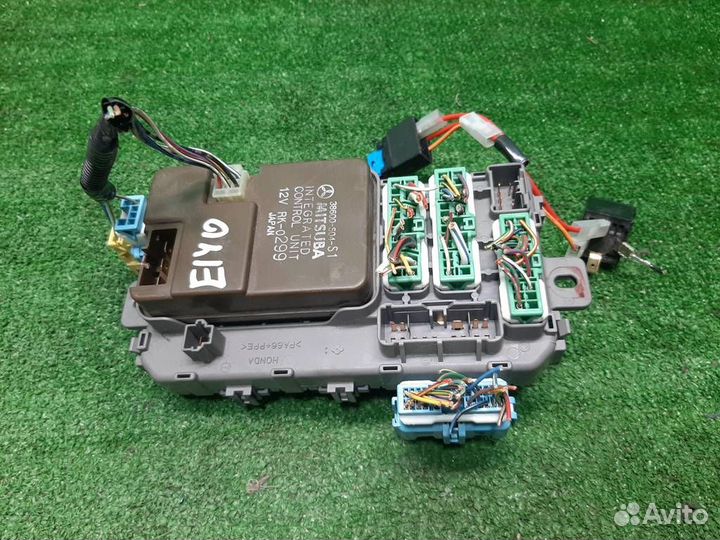 Блок предохранителей салонный Honda CR-V 1 (RD3)