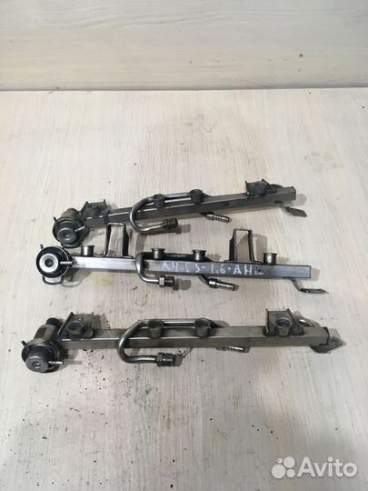 Рейка топливная рампа Ауди А4 Б5 1.6 050133681A