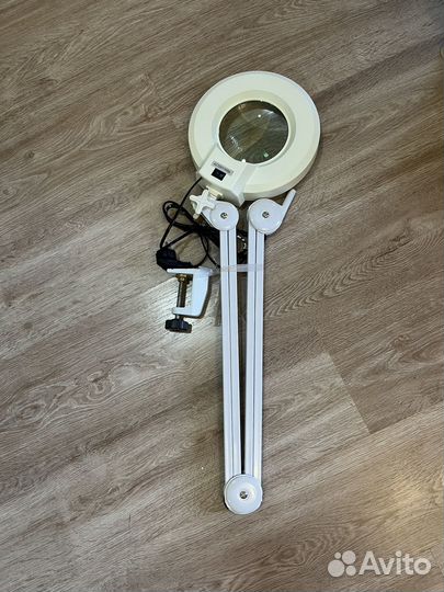 Косметологическая лампа лупа