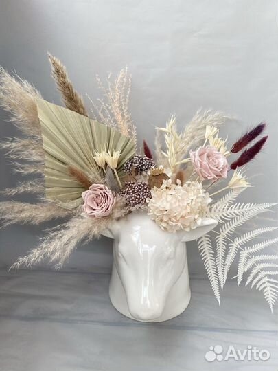 Букет из сухоцветов и стабилизированных цветов