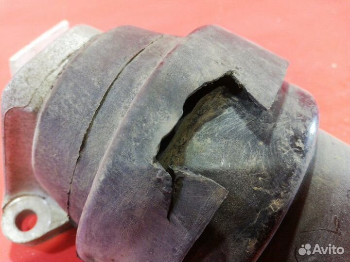 Подушка двигателя задняя Toyota Altezza GXE10