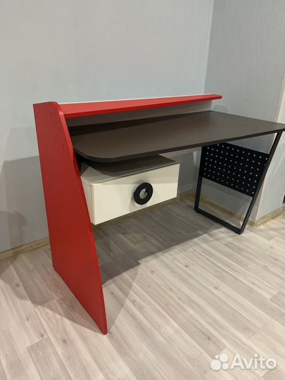 Детский стол для учебы