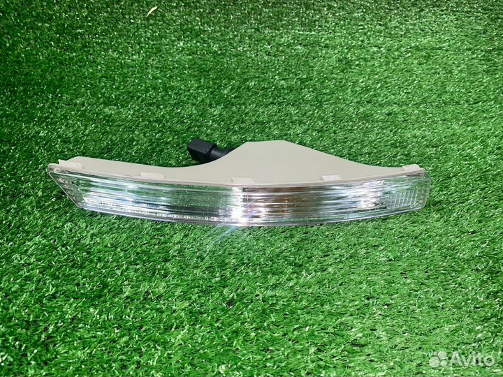 Поворотник в бампер правый VW Passat B6 VAG