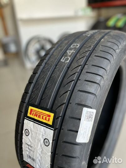 Pirelli Powergy 215/55 R17 98Y