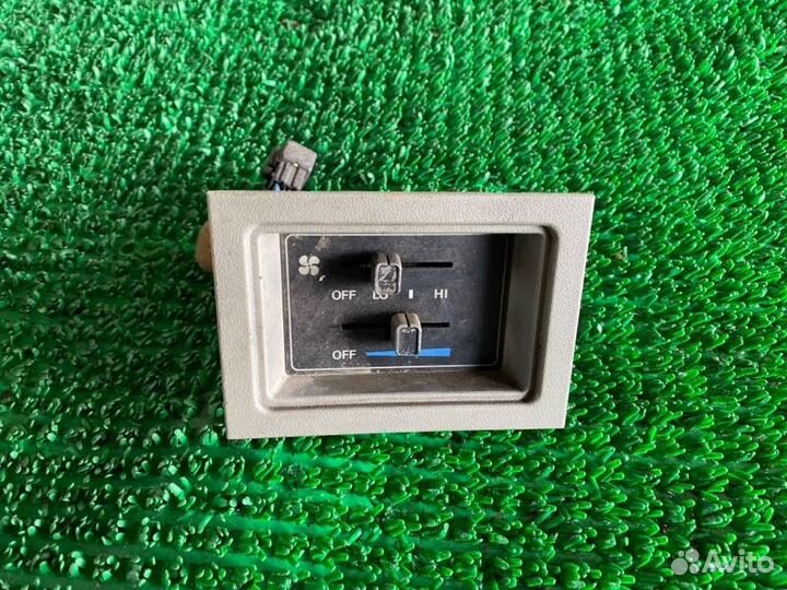 Блок управления климат-контролем Toyota Hiace