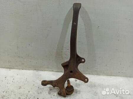 Кулак передний левый