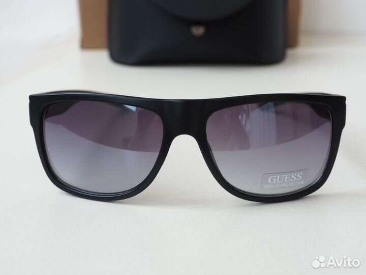 Очки солнцезащитные Guess новые