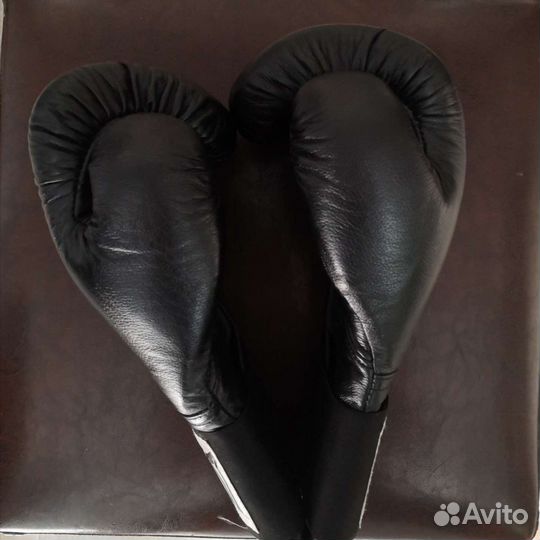 Боксерские перчатки