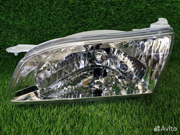 Фара правая toyota corolla 110