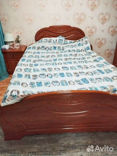 Кровать двухспальная с матрасом 140 200