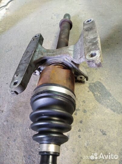 Привод передний правый Nissan Serena C26