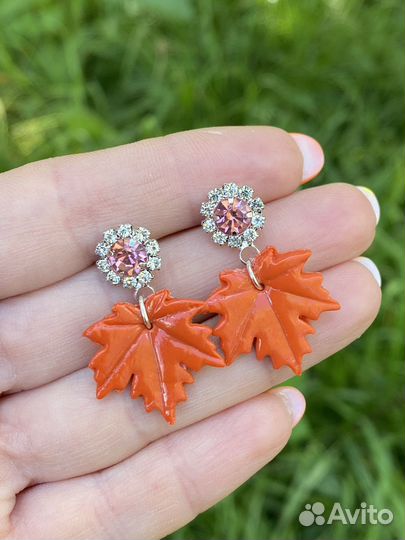 Серьги гвоздики кленовый лист
