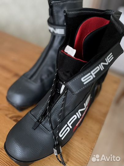 Лыжные ботинки коньковые spine