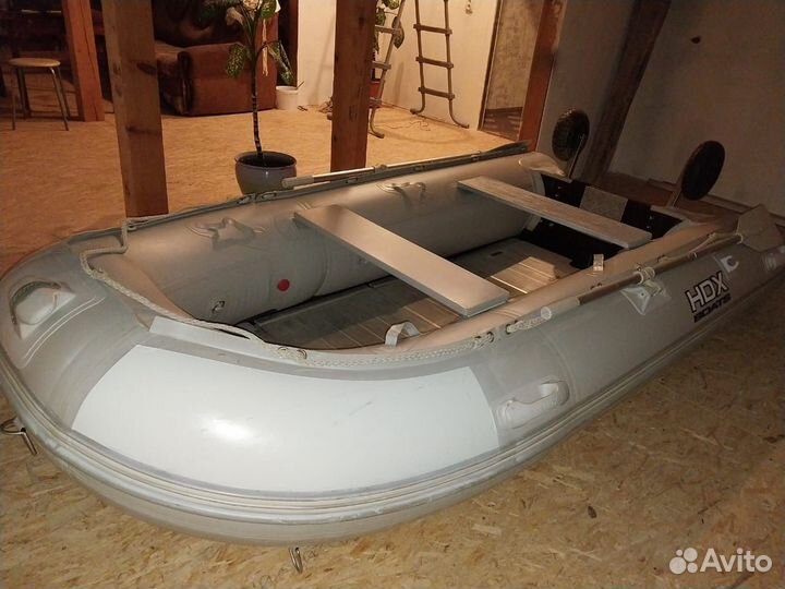 Надувная лодка с мотором