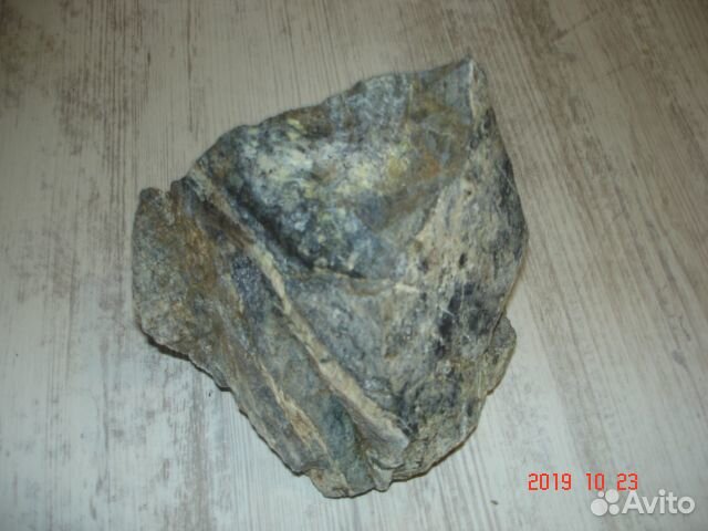 Камень змеевик