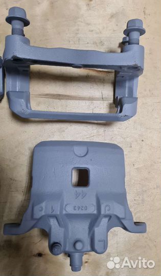 Суппорт тормозной передний Nissan