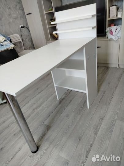 Столик для маникюра