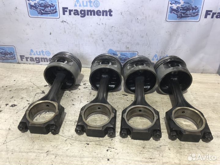 Поршень с шатуном Volkswagen Golf II 1.8 RP