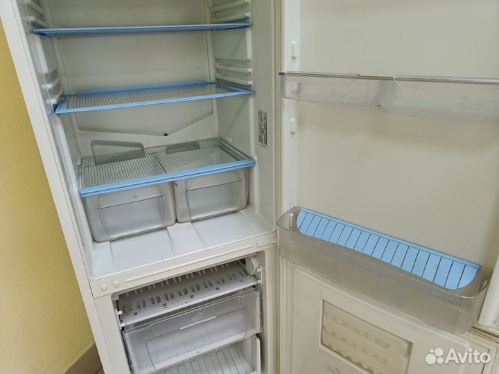 Холодильник бу Indesit