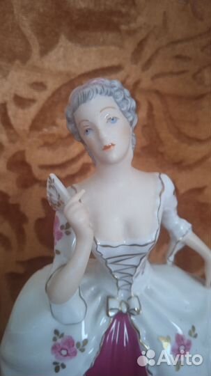 Статуэтка фарфоровая Дама с веером, Чехия