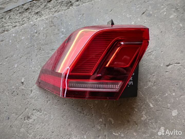 Фонарь наружный задний левый Volkswagen Tiguan 2