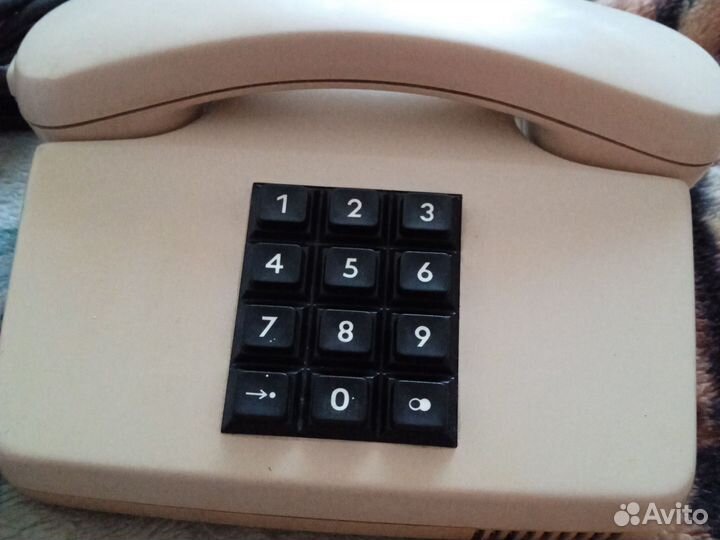 Стационарный телефон кнопочный СССР