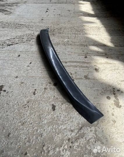 Спойлер средний на Toyota Land Cruiser 200