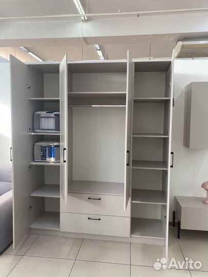 Шкаф распашной