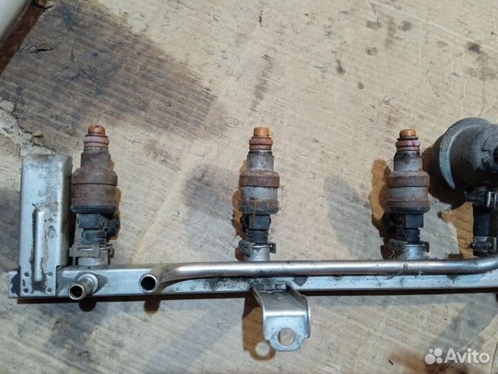 Рейка топливная (рампа) Opel Vectra