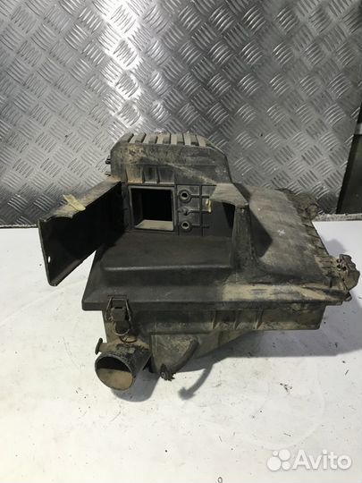 Корпус воздушного фильтра Volkswagen Vento